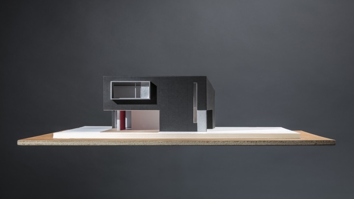 Réalisation du site de l'agence d'architecture ERE Architecte. Projet assez minimaliste dans la présentation pour une mise en avant claire et concise des projets réalisés pas l'agence d'architecture.