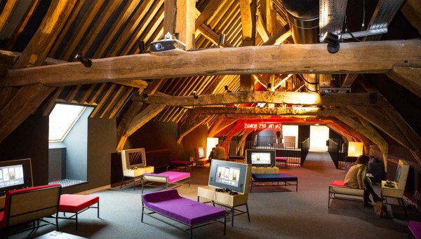 Webdesign et programmation d'une interface pour la présentation de bonus cinéma au sein de la Ferme du buisson.